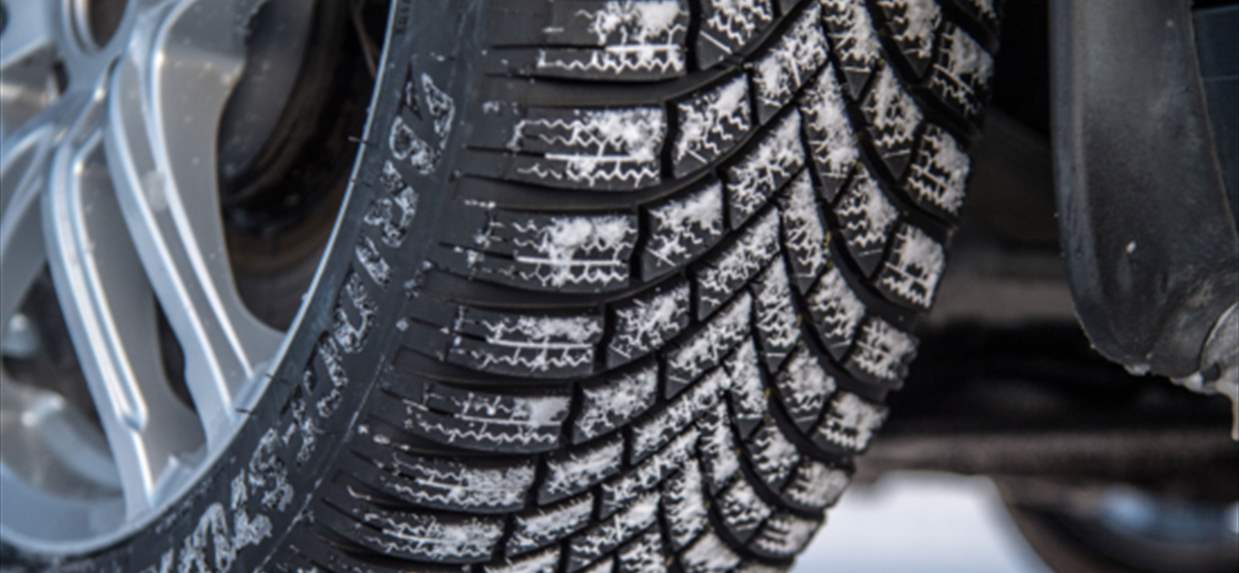 دليلك لشتاء آمن مع إطارات Bridgestone: قوة Blizzak عندما يبرد الطريق